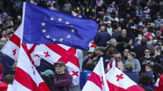 Gürcistanda yerel seçim protestolarında sokaklar savaş alanına döndü