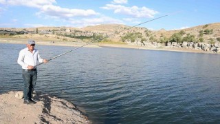 Güzelyurt Göletinde vatandaşların balık tutma keyfi