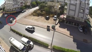 Hafif ticari araç ile motosiklet çarpıştı: 2 yaralı