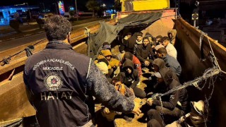 Hafriyat kamyonu kasasından moloz yerine göçmen çıktı