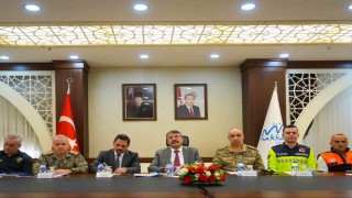 Hakkari Valisi Çelik trafik güvenliği toplantısına katıldı