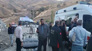 Hakkaride kontrolden çıkan otomobil takla attı: 3 yaralı