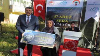 Hakkaride kurulumu tamamlanan seralar kadın çiftçilere teslim edildi