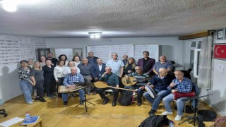 Halk müziği aşıkları Gökkuşağı Halk Müziği Korosunda bir araya geldi