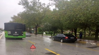 Halk otobüslerinin biri bozuldu, diğeri kaza yaptı