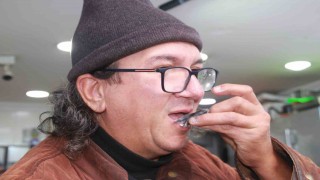 Hamsi 70 liraya düştü, vatandaş sevinçten çiğ yedi