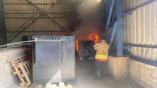 Hatayda iş yerinde çıkan yangını itfaiye söndürdü