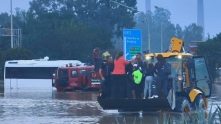 Hatay’da Sağanak Yağış Alarmı: HBB Ekipleri 60 Vatandaşı Kurtardı