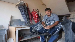 Hatayda şiddetli yağışlar şemsiye tamircisinde yoğunluğu artırdı