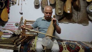 Hayatını kaybeden sanatçıların sazları Yaşayan İnsan Hazinesi ödüllü Bedele emanet