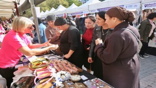 Heykelde meydan kadınların