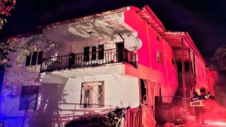 Hisarcıkta bir evin yatak odasında çıkan yangın büyümeden söndürüldü