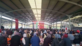 Hisarcıkta Filistin için kurulan hayır çarşısına yoğun ilgi