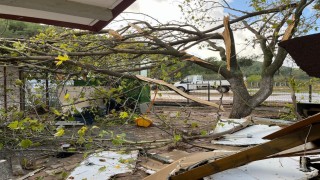 Hortum ve yıldırım Havranda hasara yol açtı