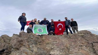 Iğdırda dağcılardan Cumhuriyet Bayramına özel Tekelti Dağı zirve tırmanışı