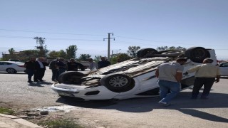 Iğdırda kaza yapan araç ters döndü