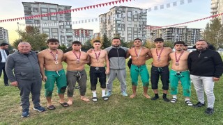 İlkadımlı güreşçilerin güreş başarısı