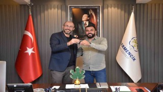 İncir festivalinin traktör talihlisi anahtarını Başkan Zencirciden teslim aldı