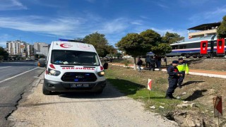 İncirliovada trenin çarptığı yaşlı kadın ağır yaralandı