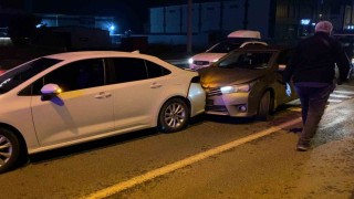 İnegölde zincirleme kaza : 1i çocuk 5 yaralı