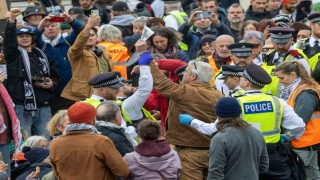 İngilterede dün gerçekleştirilen Filistine destek protestolarında gözaltı sayısı 492ye yükseldi