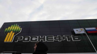 İngiltereden Rus petrol şirketleri ve ortaklarına yaptırım