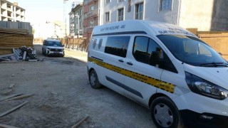 İnşaatta asansör boşluğuna düşen işçi yaralandı