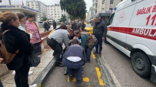 İnsanlık ölmemiş: Fenalaşıp yere düşen kişiye ilk yardım vatandaşlardan