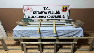 İş makinesiyle define arayan şahısları jandarma yakaladı