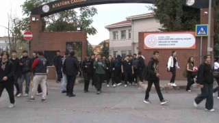 İstanbulda beklenen sağanak yağış nedeniyle öğrenciler okullarından erken çıktı