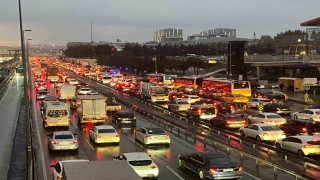 İstanbulda yağışla birlikte trafik yoğunluğu yüzde 81e ulaştı