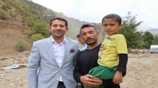 İstanbuldan dönüp başkan oldu, köyleri modern sahalara kavuşturmaya başladı