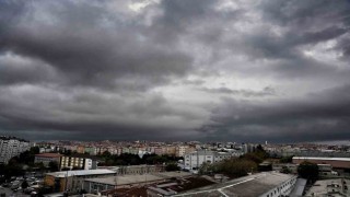 İstanbulun üzerine kara bulutlar çöktü
