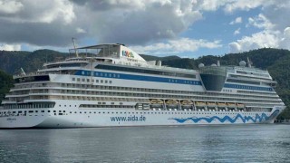 İtalya bayraklı dev kruvaziyer Marmarise 2 bin 500 yolcusuyla geldi