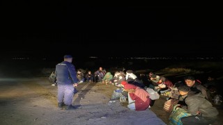 İzmirde 30 düzensiz göçmen yakalandı