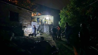 İzmirde aile faciası: Oğlunu öldürdü, eşini ağır yaraladı