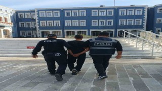 İzmirde silahlı gasp zanlıları yakalandı, 1 kişi tutuklandı