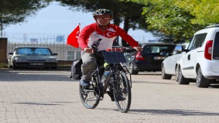 İzmirli gezgin ‘Asrın Felaketine farkındalık için pedal çeviriyor