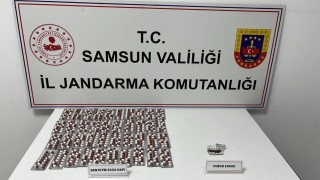 Jandarma taksideki yolcuları uyuşturucuyla yakaladı