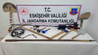 Jandarma tarafından, kaçak kazı yaparken yakalanan 3 şüpheli tutuklandı