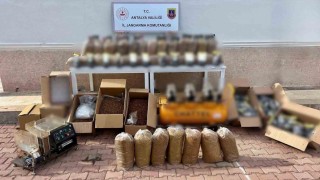 Jandarmanın 2 ayrı adrese düzenlediği operasyonda 350 kilo kıyılmış tütün ele geçirildi