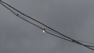 Kablolardan çıkan kıvılcım itfaiye ekiplerini harekete geçirdi