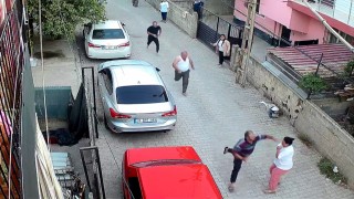 Kaçan şahsı tutmaya çalışan kadın yumruk yedi