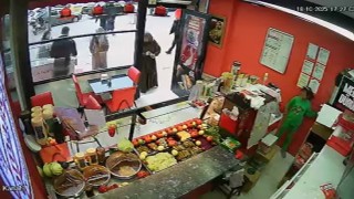 Kadınlar çocuğa dükkandaki kasadan 3 bin lirayı böyle çaldırdı