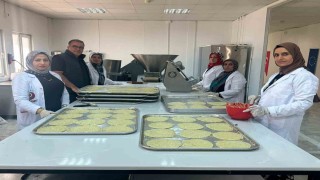 Kadınlar hem kültürlerini yaşatıyor hem de aile ekonomisine katkı sağlıyor