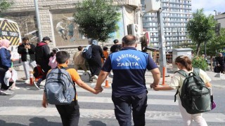 Kağıthanede çocukların güvenliği için okul önlerinde denetimler sıklaştırıldı