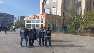 Kahramanmaraşta aranan 2 hükümlü yakalanıp cezaevine gönderildi