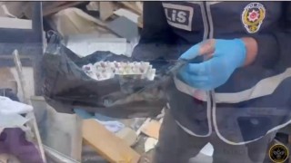 Kameralarla donatılan evden çok sayıda uyuşturucu madde çıktı