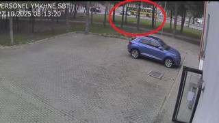 Kampüs içinde belediye otobüsü kadına çarptı: Kaza anı kamerada