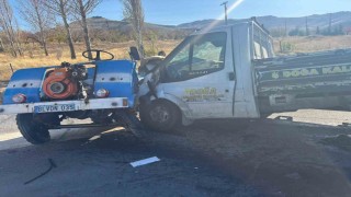 Kamyonetle çarpışan patpatın sürücüsü yaşamını yitirdi